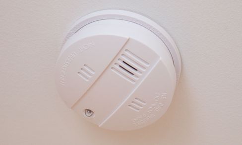 Røykvarsleren til Home Control ser helt ordinær ut.