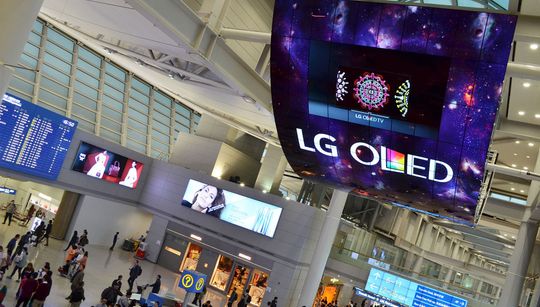 LG mener OLED-skjermer egner seg godt til slike oppheng, ettersom skjermene er syltynne og kan bøyes.
