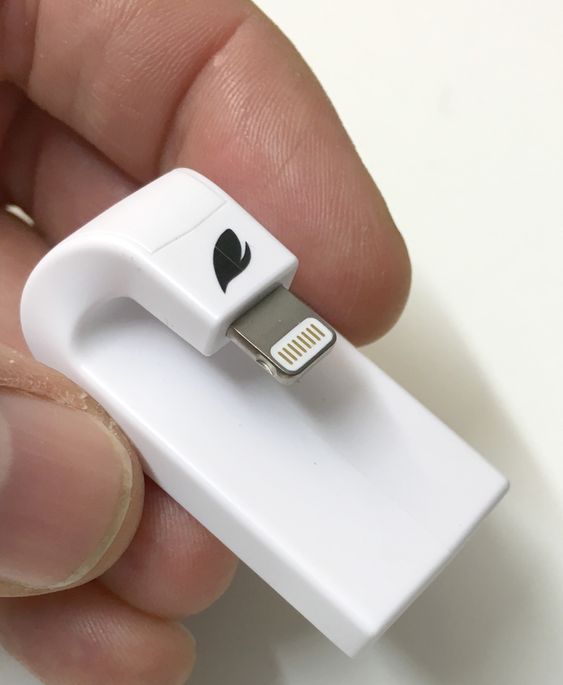 iAccess er en MicroSD-kortleser for iPhone og iPad.