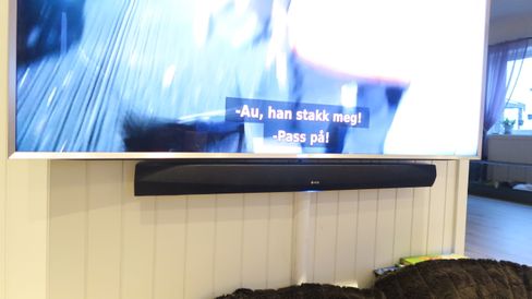 Heos HomeCinema sammen med den 65 tommers TV.
