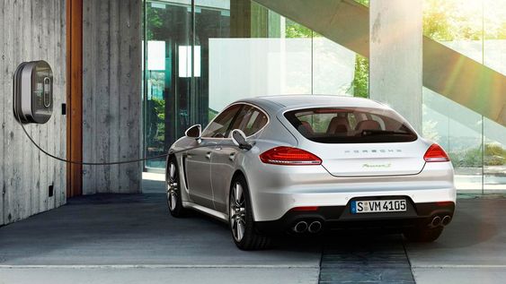 Porsche Panamera som ladbar hybrid.
