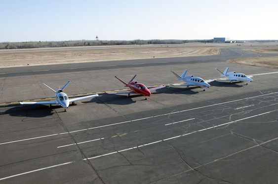 Her er den sju år gamke SF50-prototypen samlet med de tre testflyene som alle fløy første gang i fjor. 