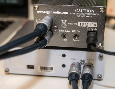 Du trenger en grei signalkabel mellom DAC og forsterker, men så lenge dimensjonen på kabelen er stor nok trenger det ikke å bli dyrt. Denne kostet i sin tid en slikk og nesten ingenting på Clas Ohlson.