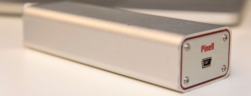 Pinell DAC Mini2 er en utmerket liten tass som spiller bedre enn mange innebygde lydkort, og i dag fås kjøpt for rundt 600 kroner. Det er likevel godt hørbar forskjell på lydkvaliteten fra denne til Henry Audios nye modell.