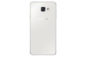 Baksiden av nye Galaxy A7.