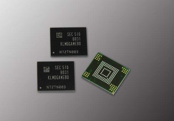 Samsung 128 GB 3-bit eMMC 5.0 flashminnebrikker.