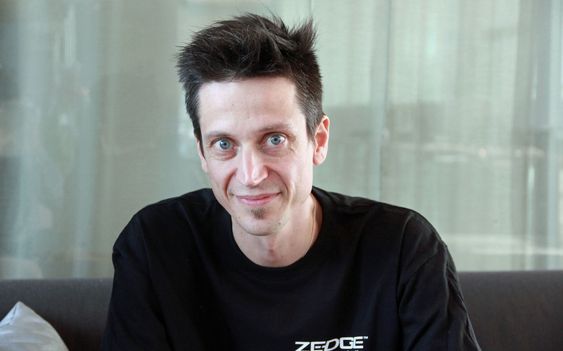 Stig Bakken er teknisk sjef i Zedge. Han ble engasjert i PHP-prosjektet i 1996 og skrev blant annet Oracle-støtten som ble inkludert i PHP 2.0. Det var også Bakken som etablerte PEAR.