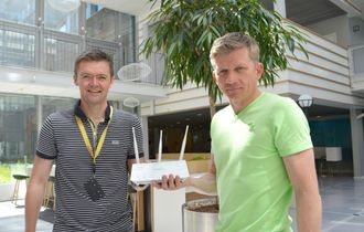 Dersom brukere opplever tregt eller ustabilt wifi-nettverk, så vet vi alltid grunnen og kva som kan gjøres for å fikse det, hevder Domos Labs. Her de to gründerne, fra v. Olav Nedrelid og Bent Erik Skaug.