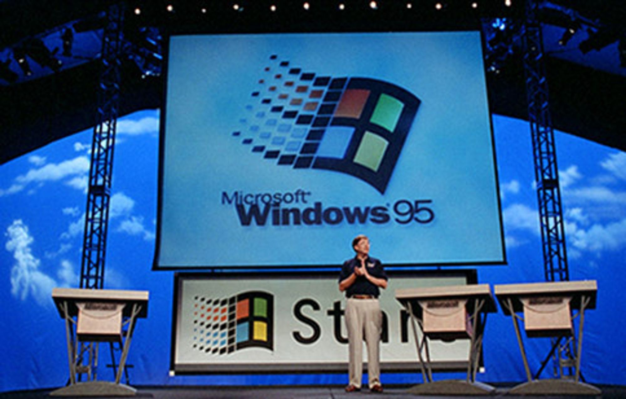 Bill Gates lanserer Windows 95 den 24. august 1995