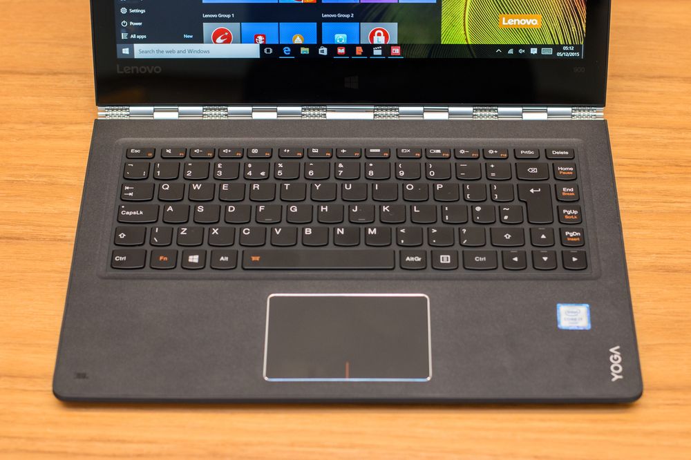 Tastaturet har god demping, og nå er baklysene tilbake.