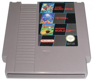 Tre-i-en-kasett med Super Mario Bros., Tetris og Nintendo World Cup.