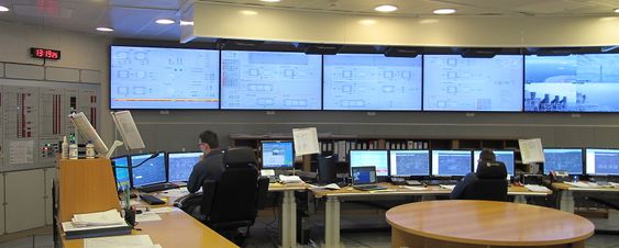 Operatørene har tilgang til rundt 70 000 signaler fra kontrollrommet.