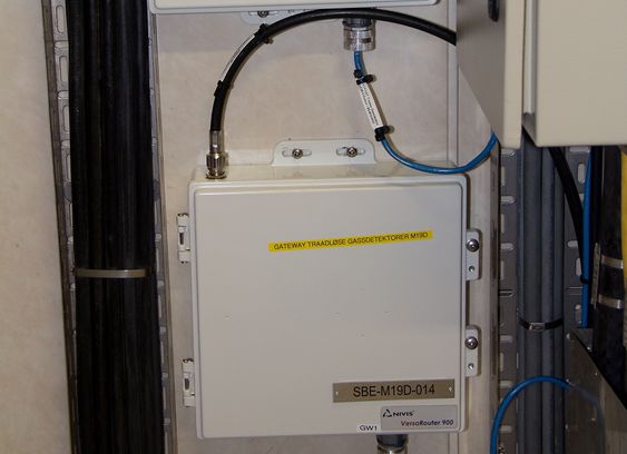 De trådløse Gatewayene, eller radioaksesspunktene, er installert i utstyrsrom, med antennene montert utendørs.