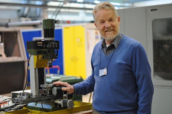 Professor Terje Kristoffer Lien ønsker seg toppindustrisentre. Han mener vi kan bli verdensmestre på vareproduksjon om politikerne vil.