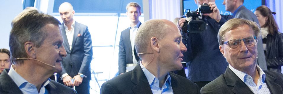 Tidligere konsernsjef i Telenor, Jon Fredrik Baksaas, Nåværende konsernsjef Sigve Brekke og tidligere styreleder Svein Aaser fotografert den dagen Brekke ble kunngjort som ny konsernsjef. Nå slipper de å møte til høring i Stortinget før om seks måneder, etter ønske fra Økokrim.