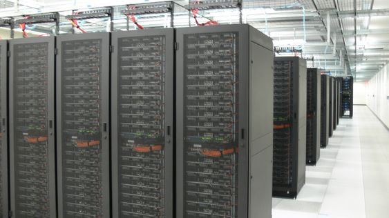 datacenter-colocation-room.