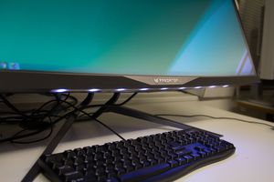 Predator X34 har en lys-remse på undersiden som du kan konfigurere etter eget ønske – eller bare slå av.