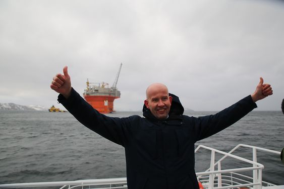 Olje- og energiminister Tord Lien jubler over at Goliat er i Norge. 