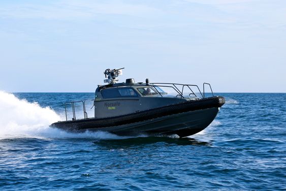 Norsafes Munin S1200-prototyp med Kongsbergs fjernstyrte våpenstasjon Sea Protector. 