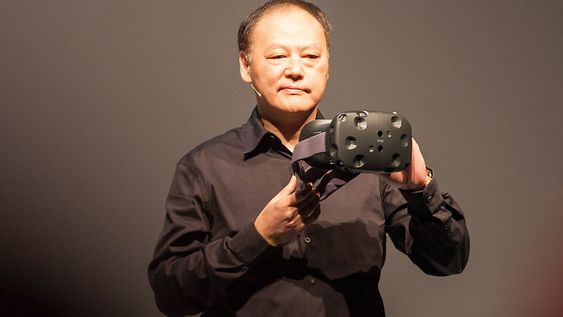 HTC-sjef Peter Cho viste frem den nye HTC One M9. 