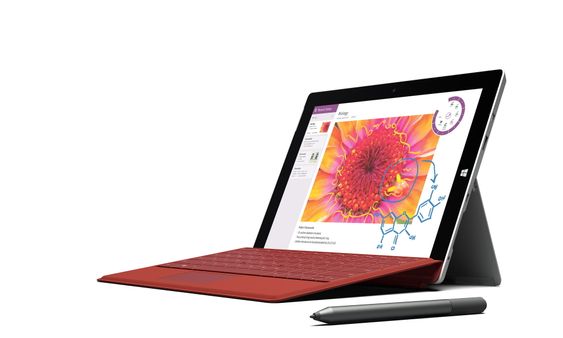 Gost utstyrt: Surface 3 får den samme typen tastatur som  iPro-versjonen. Det låser seg magnetisk til hele kanten av nettbrettet og gjør det stivt nok til å skrive på samtidig som det får en liten vinkel oppover. Nettbrettet kan også utstyres med penn.  