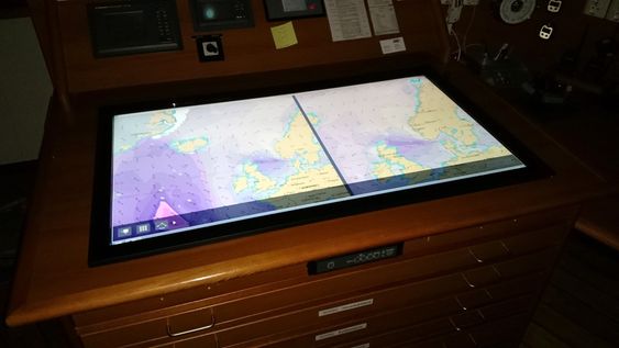 NavStation installert om bord «Island Vanguard», som eies av Island Offshore.  