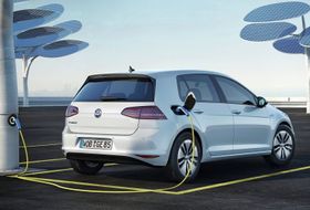 På knappe to måneder er det registrert nesten 1500 nye VW e-Golf i Norge. 