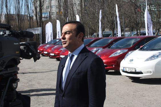 Nissan-sjef Carlos Ghosn på plass i Norge i forbindelse med en Leaf-lansering i 2013. 