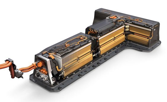 Det nye litiumionebatteriet veier mindre enn forrige generasjon og har tyngdepunktet lavere. 