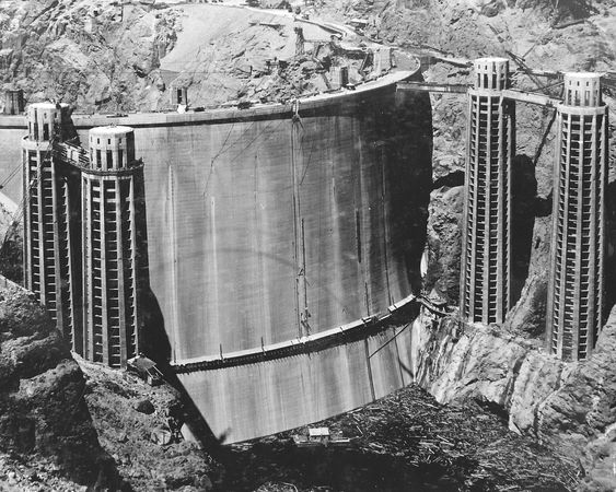 Hoover-dammen ble bygget på 30-tallet. 