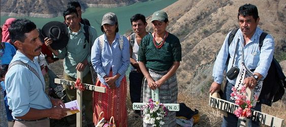 Lokale urfolk minnes massakren i forbindelse med Chixoy-dammen. 