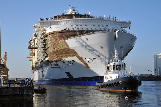 Harmony of the Seas bygges ved STX i Frankrike. Skipet på 227.000 bruttotonn ble tauet ut av tørrdokk i siste halvdel av juni. Skipet leveres i 2016. 