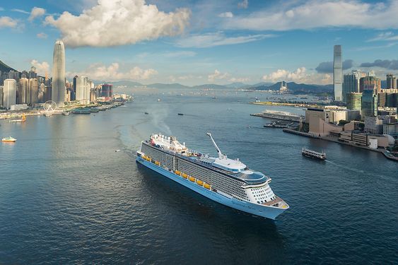 Quantum of the Seas i Hong Kong. RCCL og Carnival ser kraftig vekst i Kina-markedet.