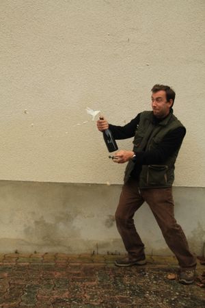 Olivier hånddegorsjerer til ære for fotografen.