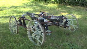 Roboten består av karbonfiber og 3D-skrevne deler.