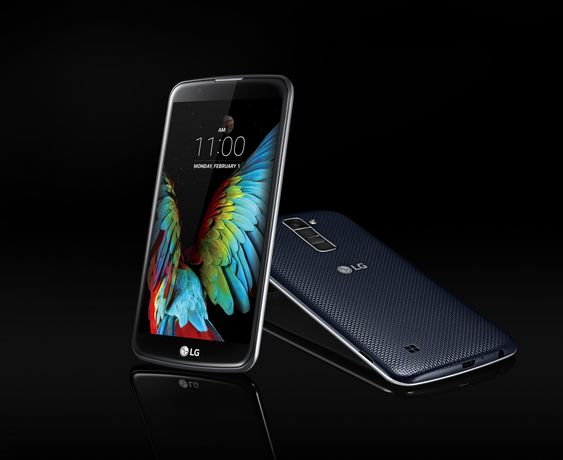 LG K10 er spesielt lekker på fremsiden, men baksiden er også ganske pen – med en særpreget tekstur.
