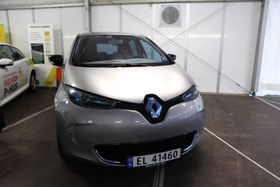 Elbilene utgjorde 2,4 prosent av den totale personbilparken ved utgangen av 2015.