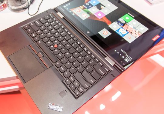 Lenovo har lagt til Yoga-henglsene og OLED-skjerm på ThinkPad X1. Resultatet er en laptop utenom det vanlige.