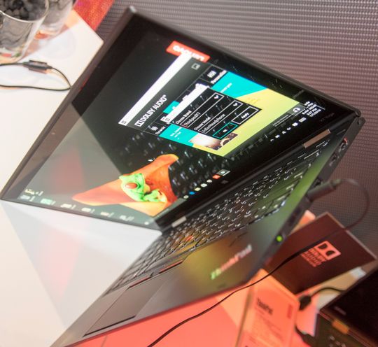 Selv om PC-en er tynn har den en rekke tilkoblinger. Hele tre USB-porter og en nettverksport er blant tilkoblingsmulighetene.