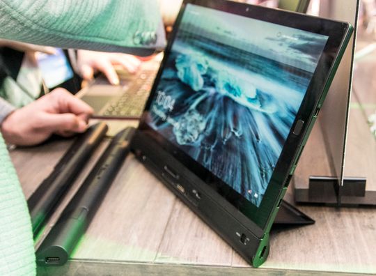 Det finnes flere moduler som kan brukes sammen med ThinkPad X1 Tablet, men du kan kun bruke én om gangen.