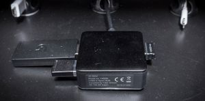 En egen USB-hub til de trådløse mottakerne sørger for kortest mulig reisevei for signalet.
