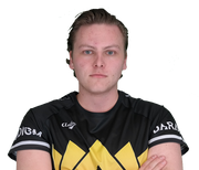 Emil «Lawbster» Evensen i Paradigm.