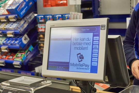 Slik ser betalingsterminalen til Mobile Pay ut. Hvis du bruker betalingsplaten ved kortterminalen istedenfor, trenger du ikke levne denne skjermen en tanke.