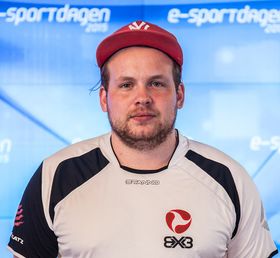 Christian Hagen, spilleransvarlig i BX3, mener de gjør det rette ved å satse på et helt nytt lag.