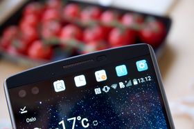 LG V10 har en slik, liten ekstra OLED-skjerm i toppen. Vil G5 få det samme?