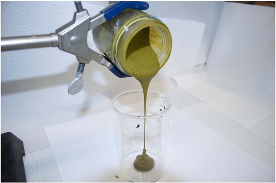   PNNL fjerner både kjemiske tilsetninger og tørking i prosessen når de skal gjøre alger om til olje. 