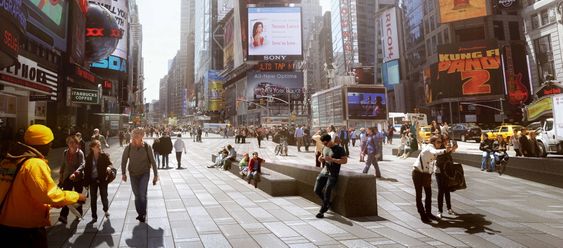 Mer enn 300.000 mennesker går gjennom Times Square hver dag. Flyt og sikkerhet for fotgjengere er blant Snøhettas hovedutfordringer. 
