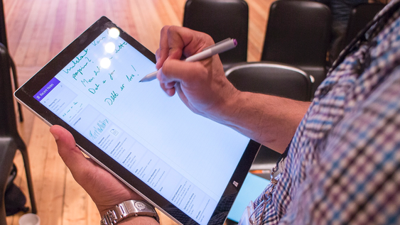 Erstatter papir: Surface Pro 3 overasket stort med hvordan skjermvisnignen fulgte etter pennen. Med umerkelig etterslep kan dette nettbrettet være en god erstatter for skriveblokken. 