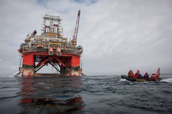The Greenpeace ship Esperanza is blocking the arrival of Statoil s Transocean Spitsbergen oil rig in the Arctic by occupying the exact location, the Apollo Prospect in the Statoil licensed Hoop oil field in the Barents Sea, where the company plans to drill the world s northernmost well. 