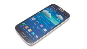 Samsung Galaxy S4 var en av fjorårets aller beste telefoner. Nå får du den til en god pris også. 